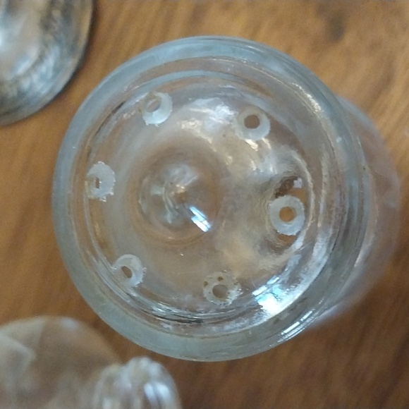 Pair Quaker Sterling Silver Etched Glass Salt & Pepper Shakers - Picture 9 of 13